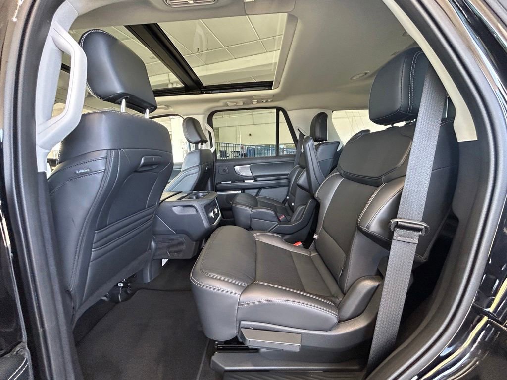 Certified 2025 Ford Expedition Platinum w/ Driver's Package AWD/4WD image 37
