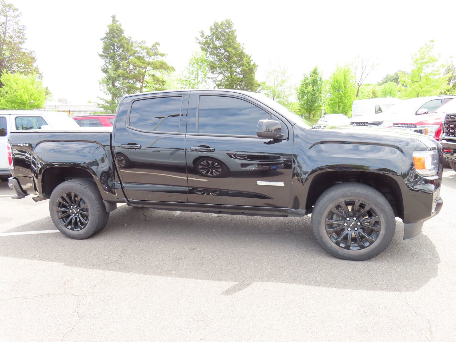 Used 2022 GMC Canyon Elevation w/ Elevation Premium Package AWD/4WD image 4