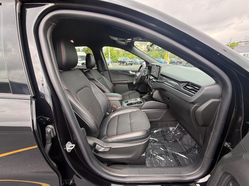 Certified 2023 Ford Escape ST-Line w/ Tech Pack #1 AWD/4WD image 13