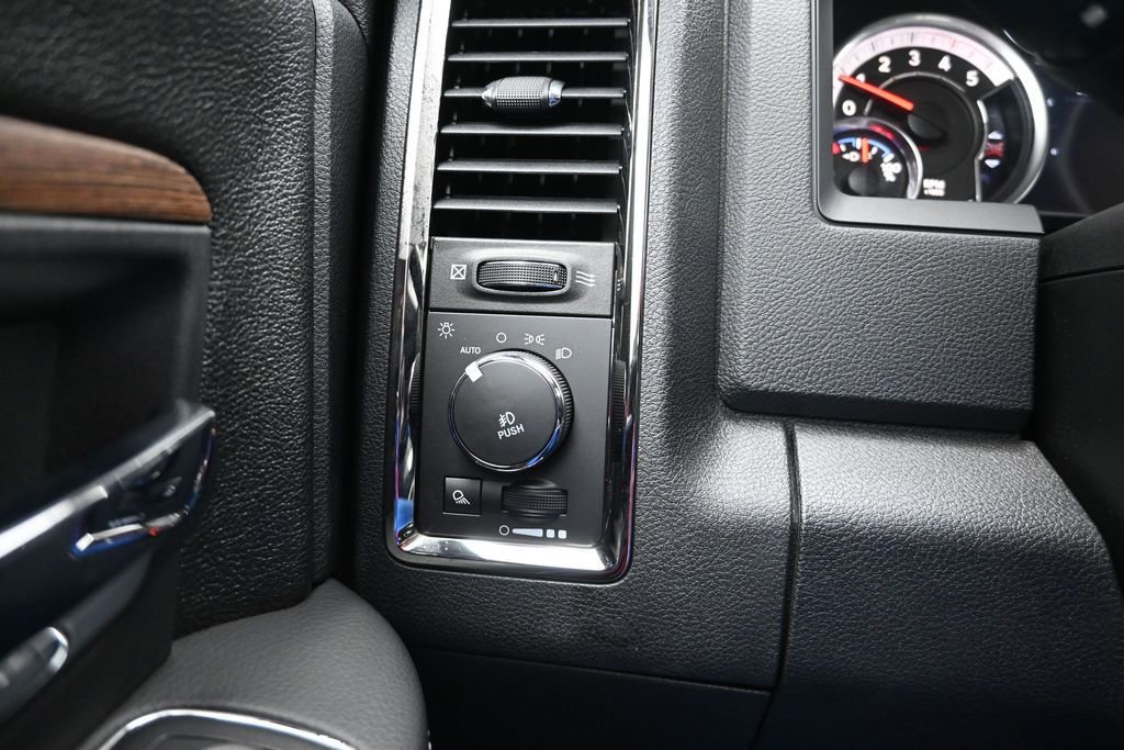 Used 2018 RAM 2500 Laramie w/ Sport Appearance Group AWD/4WD image 17