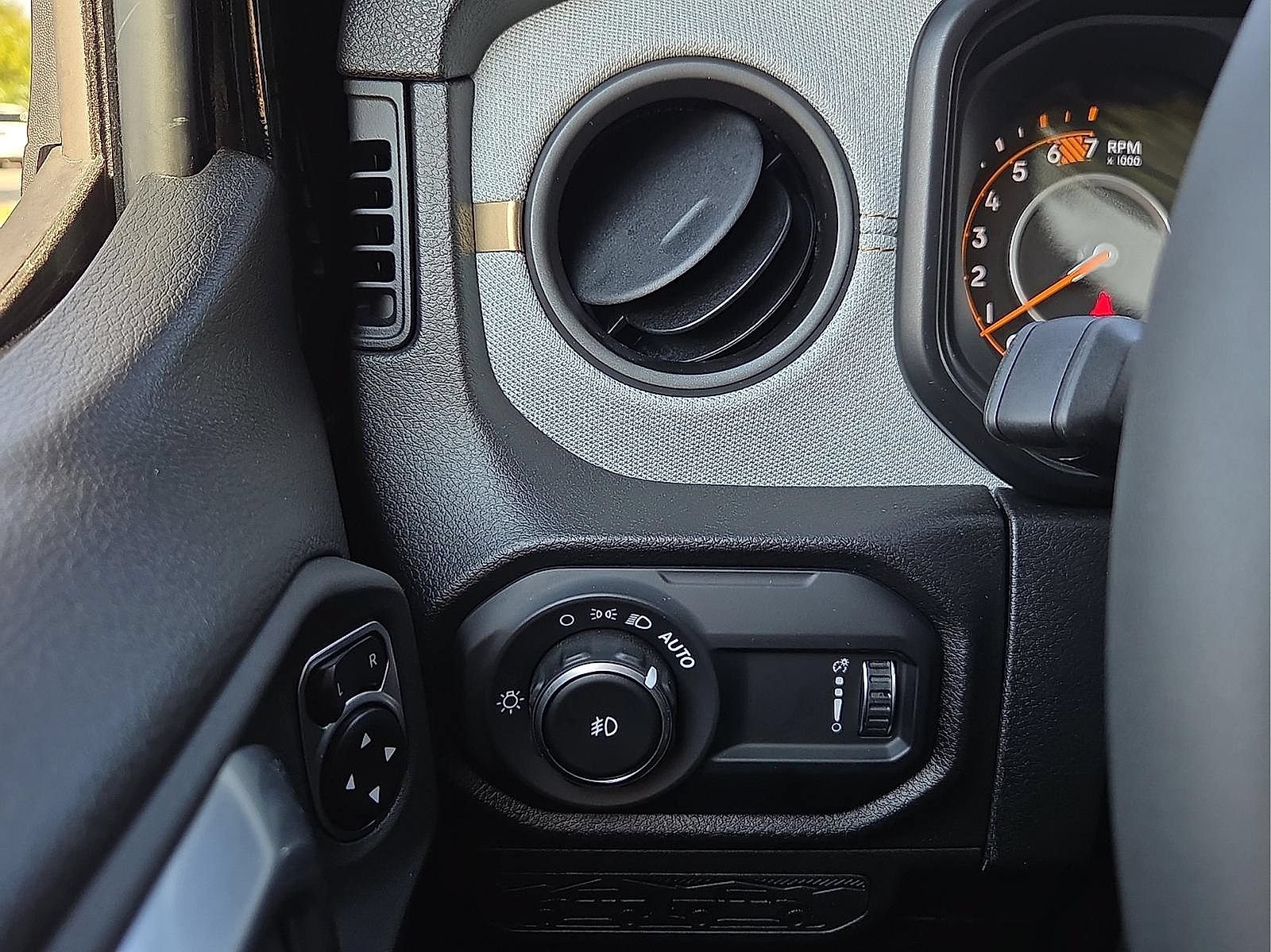 Used 2024 Jeep Wrangler Sport AWD/4WD image 21