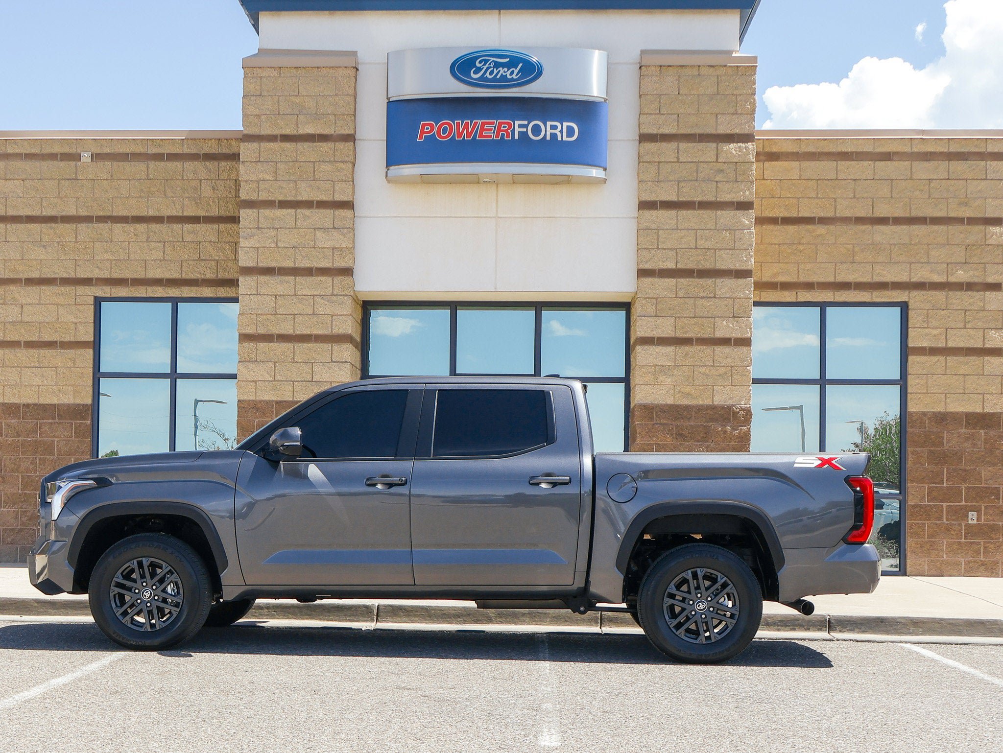 Used 2025 Toyota Tundra SR5 w/ SR5 Convenience Package AWD/4WD image 9