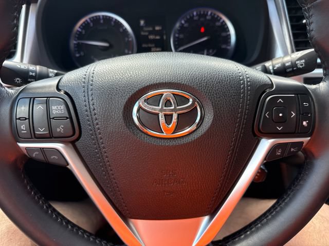 Used 2019 Toyota Highlander XLE AWD/4WD image 27