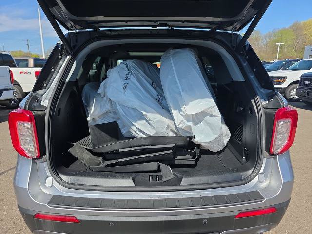 Certified 2022 Ford Explorer XLT w/ Equipment Group 202A AWD/4WD image 16
