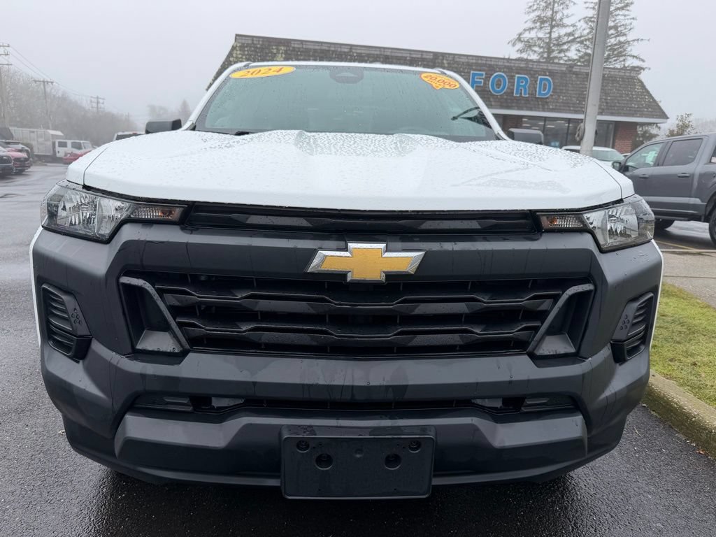 Used 2024 Chevrolet Colorado W/T RWD image 2
