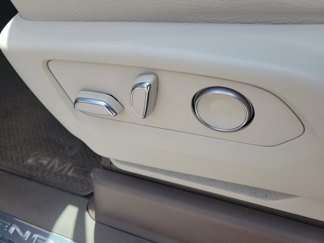 Used 2021 GMC Yukon XL Denali w/ Denali Premium Package RWD image 28