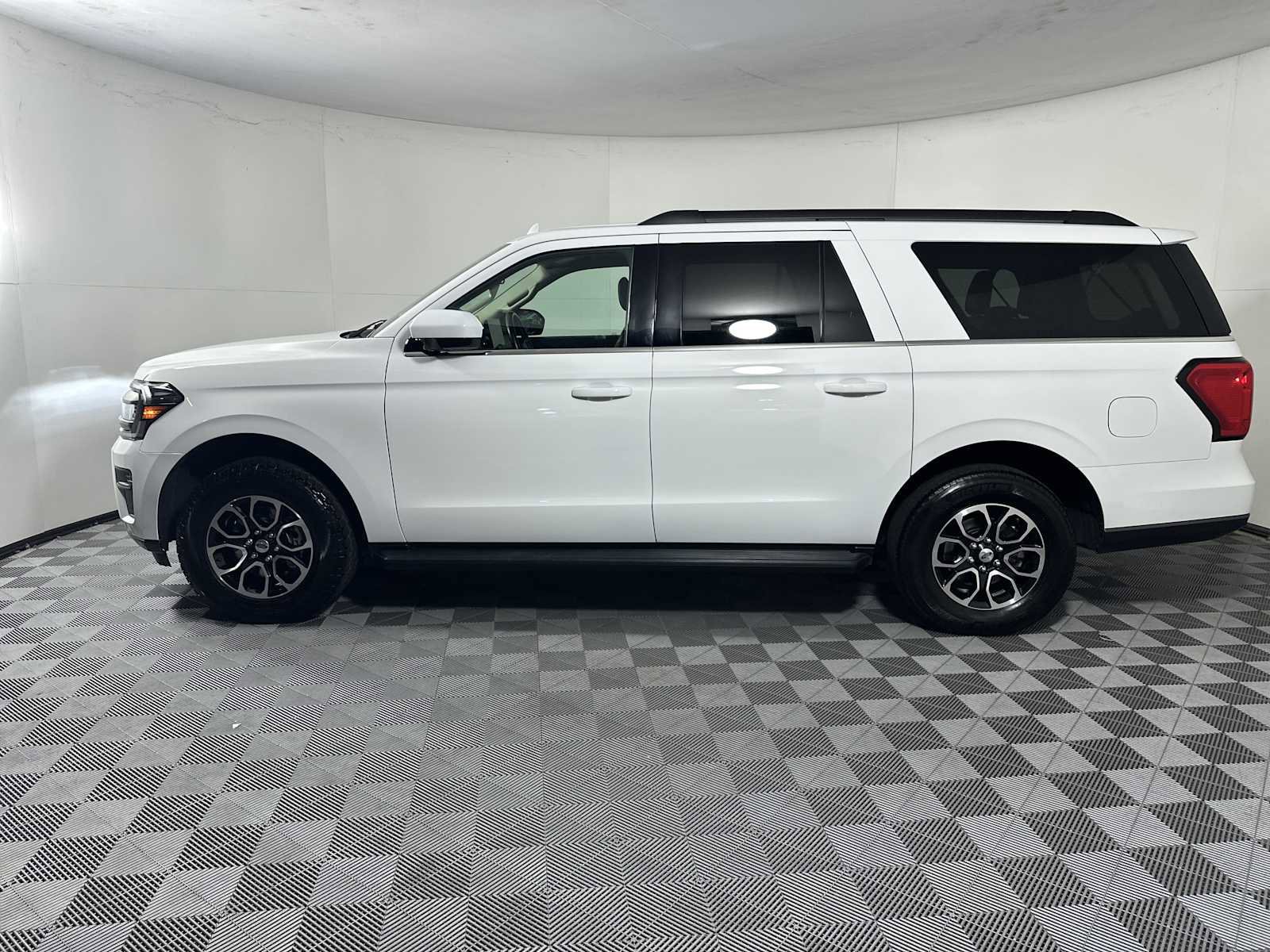 Certified 2024 Ford Expedition Max XLT image 2