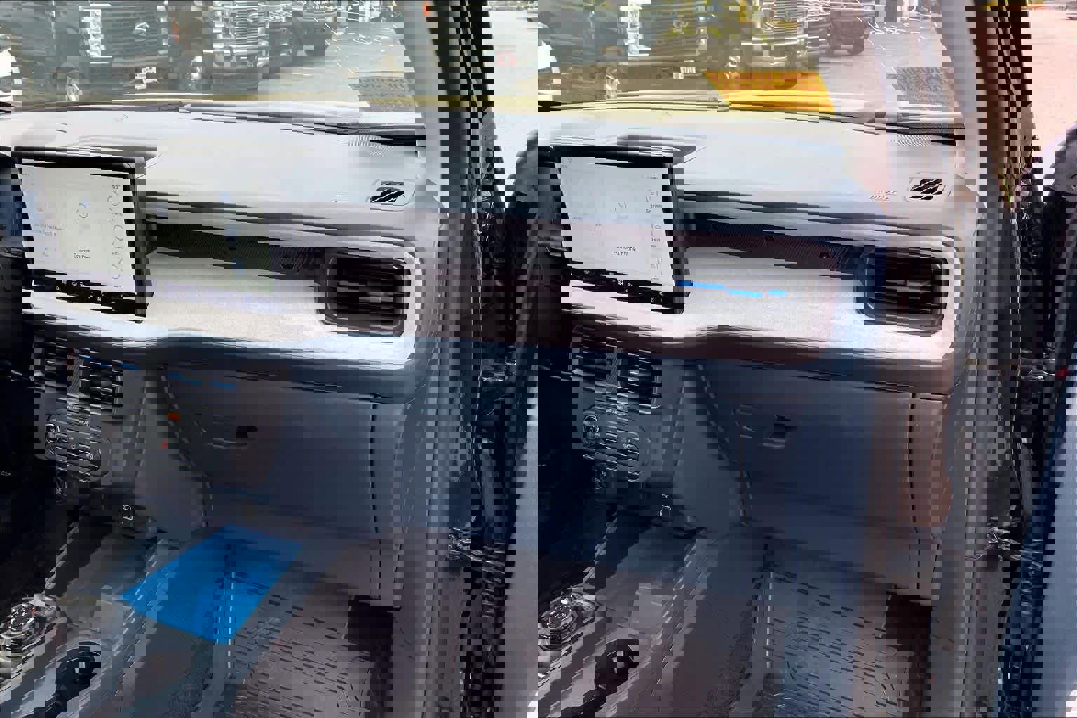 Certified 2025 Ford Maverick XLT image 18