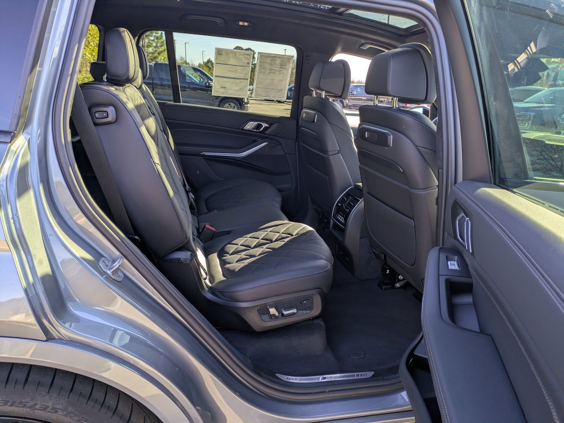 Used 2023 BMW X7 xDrive40i w/ M Sport Package image 35