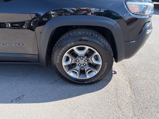 Used 2019 Jeep Cherokee Trailhawk w/ Cold Weather Group AWD/4WD image 16