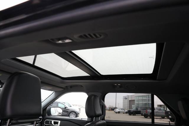 Certified 2022 Ford Explorer XLT w/ Equipment Group 202A image 27