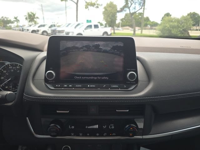 Used 2023 Nissan Rogue SV FWD image 18