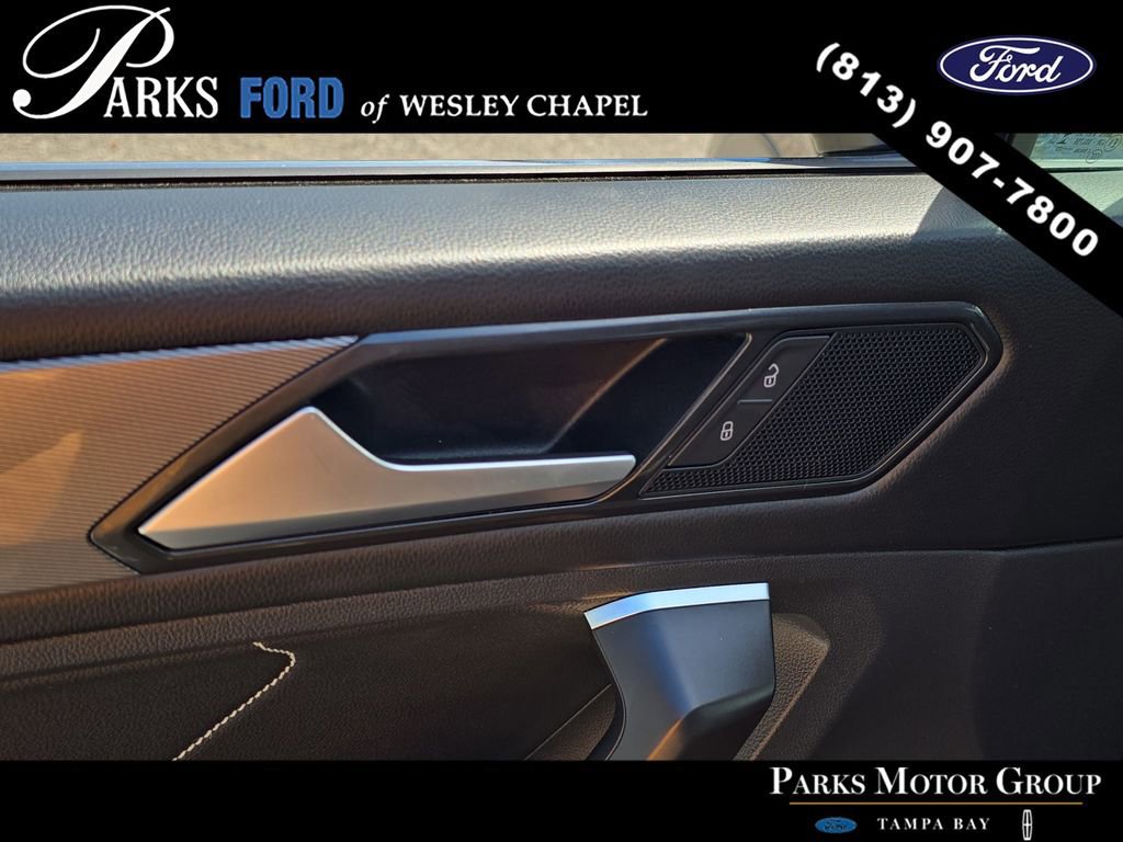 Used 2023 Volkswagen Tiguan SE w/ Panoramic Sunroof Package FWD image 16