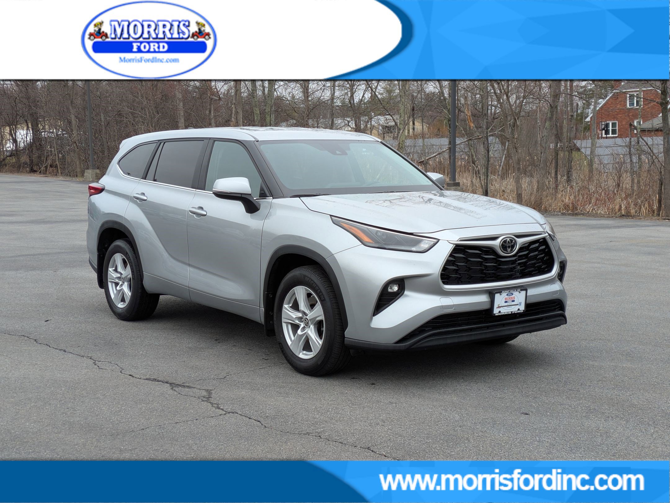Used 2023 Toyota Highlander LE AWD/4WD image 1