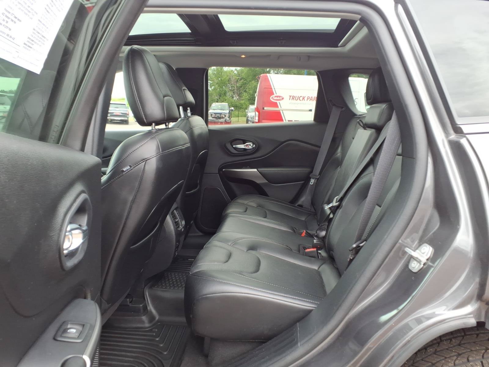 Used 2020 Jeep Cherokee Limited AWD/4WD image 11