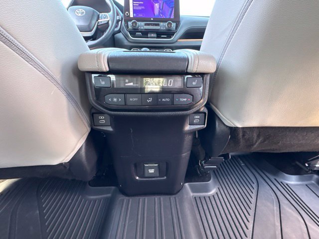 Used 2024 Toyota Grand Highlander AWD Hybrid image 26