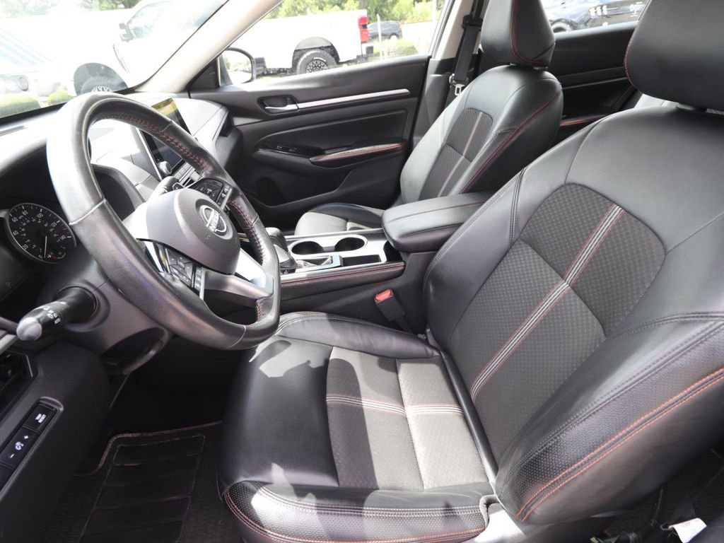 Used 2024 Nissan Altima 2.5 SR FWD image 2
