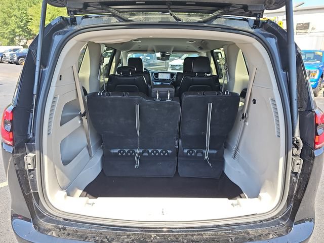 Used 2024 Chrysler Pacifica Touring-L FWD image 14