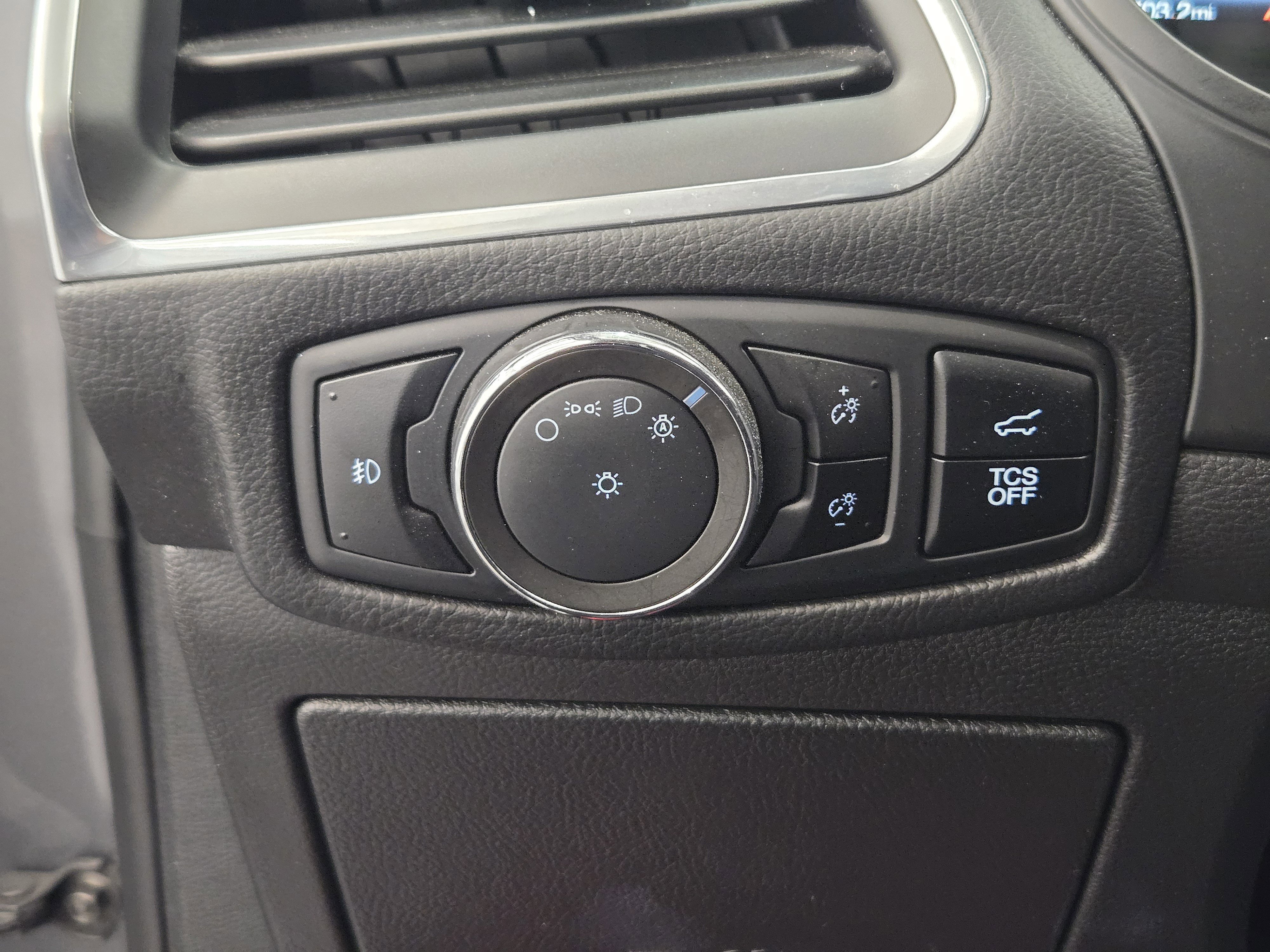 Certified 2024 Ford Edge Titanium image 21