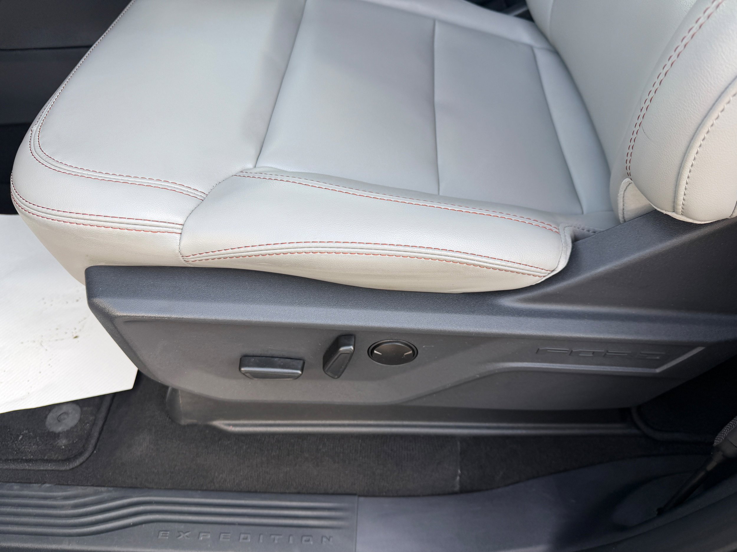 Certified 2025 Ford Expedition Active AWD/4WD image 18