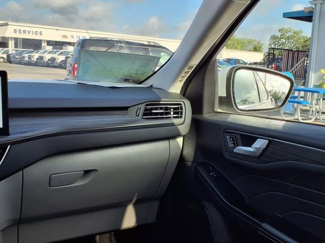 Certified 2023 Ford Escape SE w/ PHEV Premium Package image 17