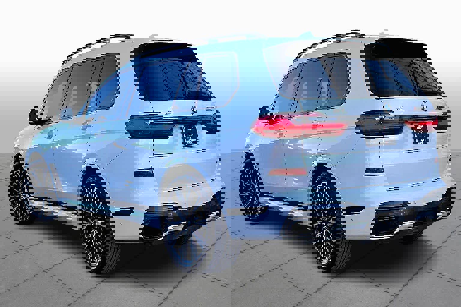 Used 2022 BMW X7 M50i image 12