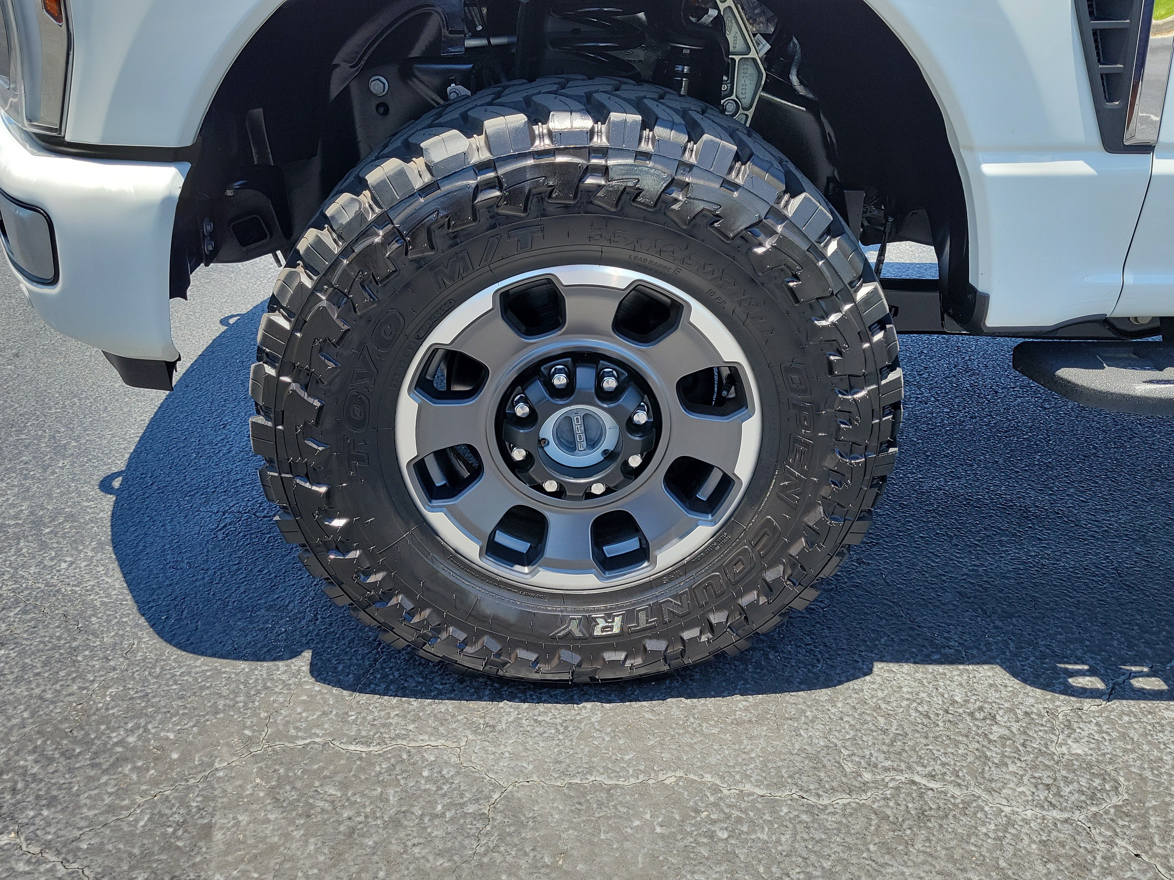 Certified 2024 Ford F350 Platinum w/ Tremor Off-Road Package AWD/4WD image 5