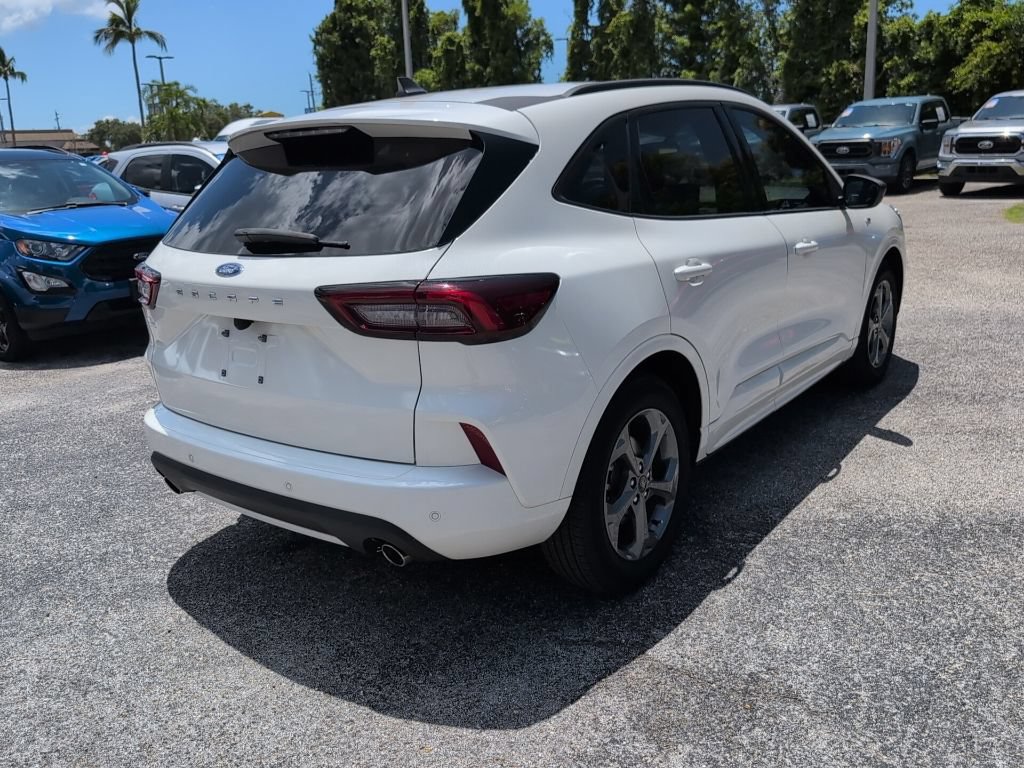 Certified 2024 Ford Escape ST-Line w/ Tech Pack #1 FWD image 3
