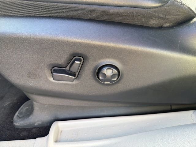 Used 2023 Chrysler Pacifica Touring-L image 27