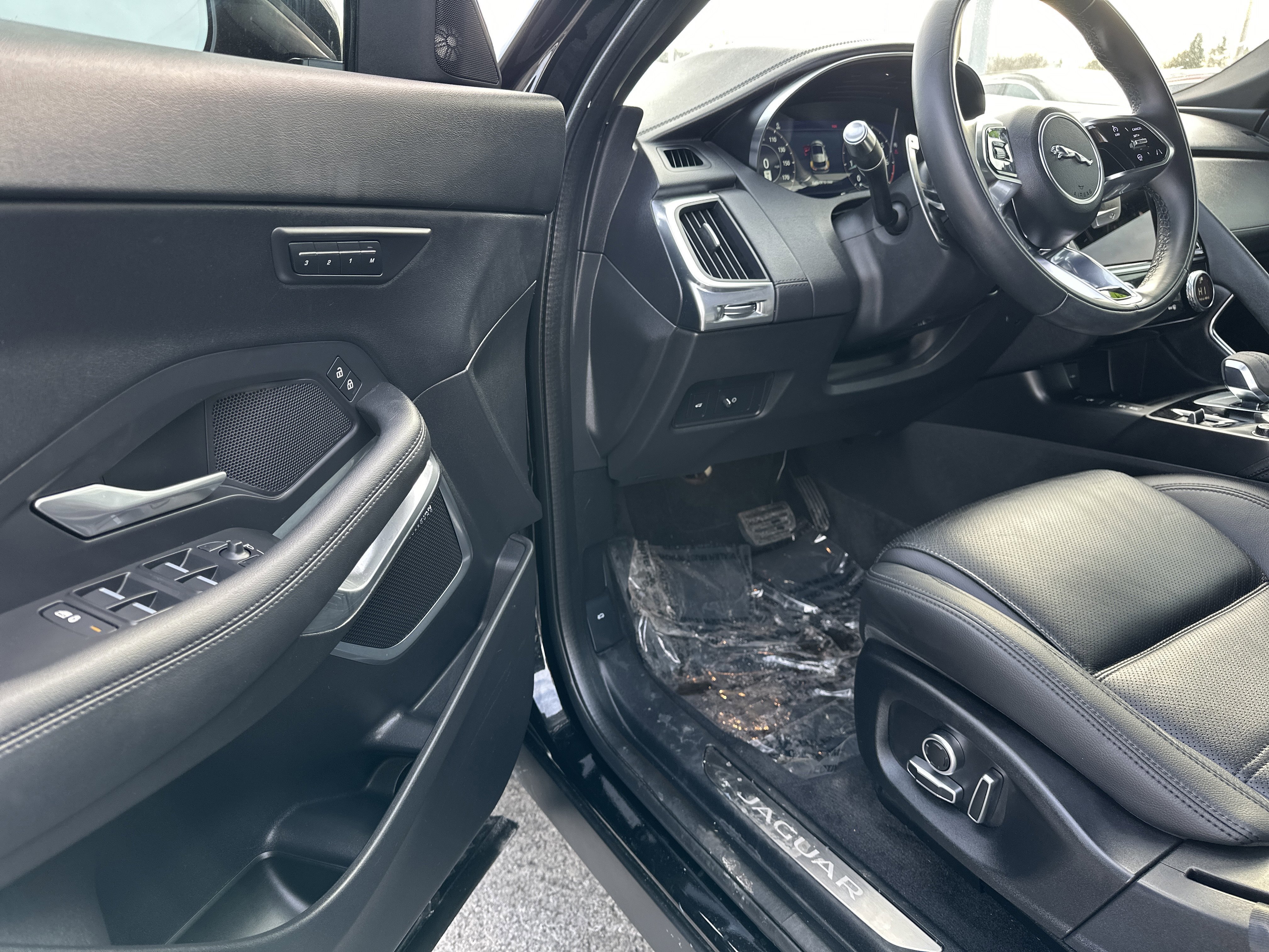 Used 2022 Jaguar E-PACE SE image 14