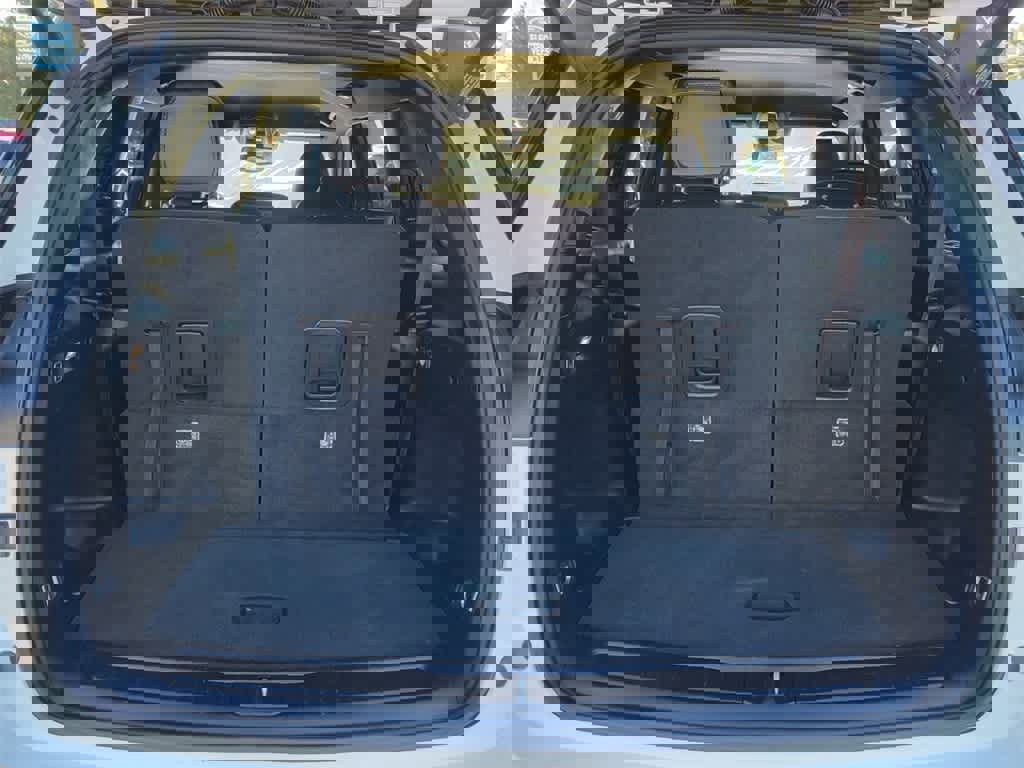 Used 2024 Jeep Grand Cherokee L Altitude image 14