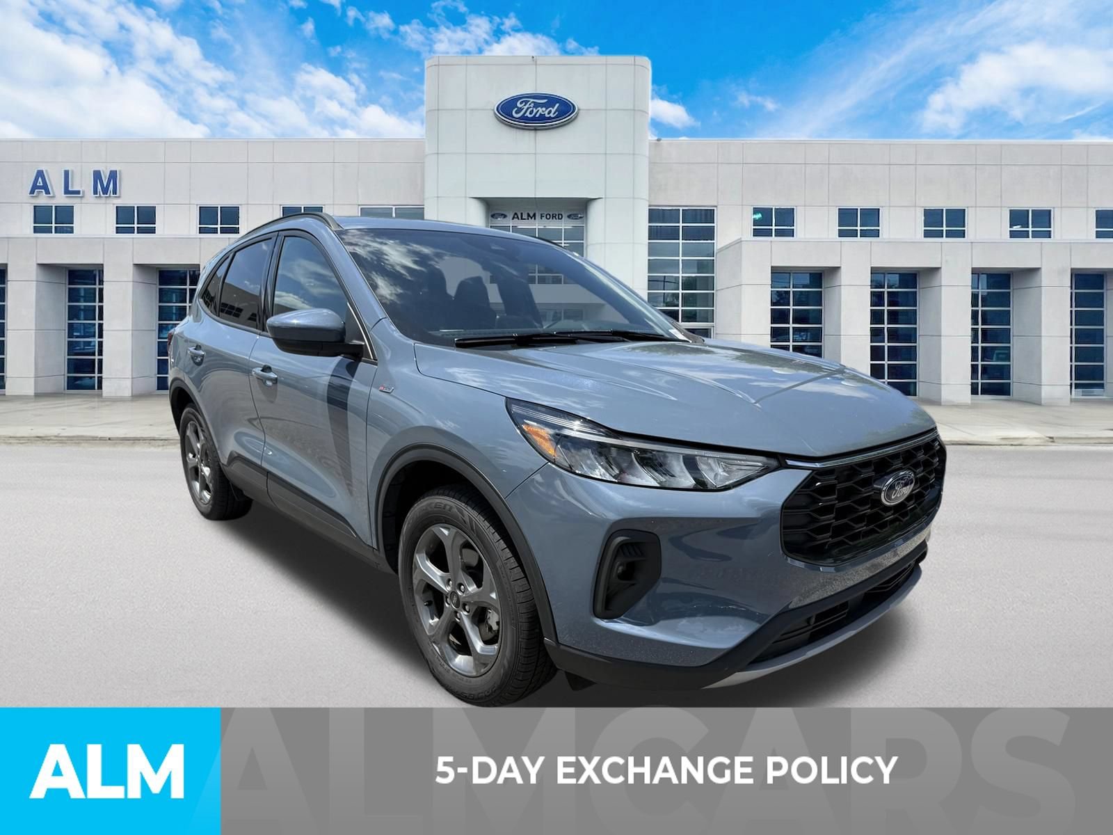 Certified 2025 Ford Escape ST-Line Select AWD/4WD image 3