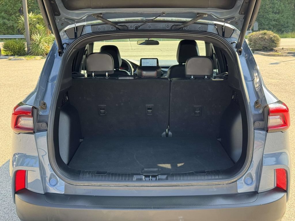 Certified 2025 Ford Escape ST-Line Select AWD/4WD image 17