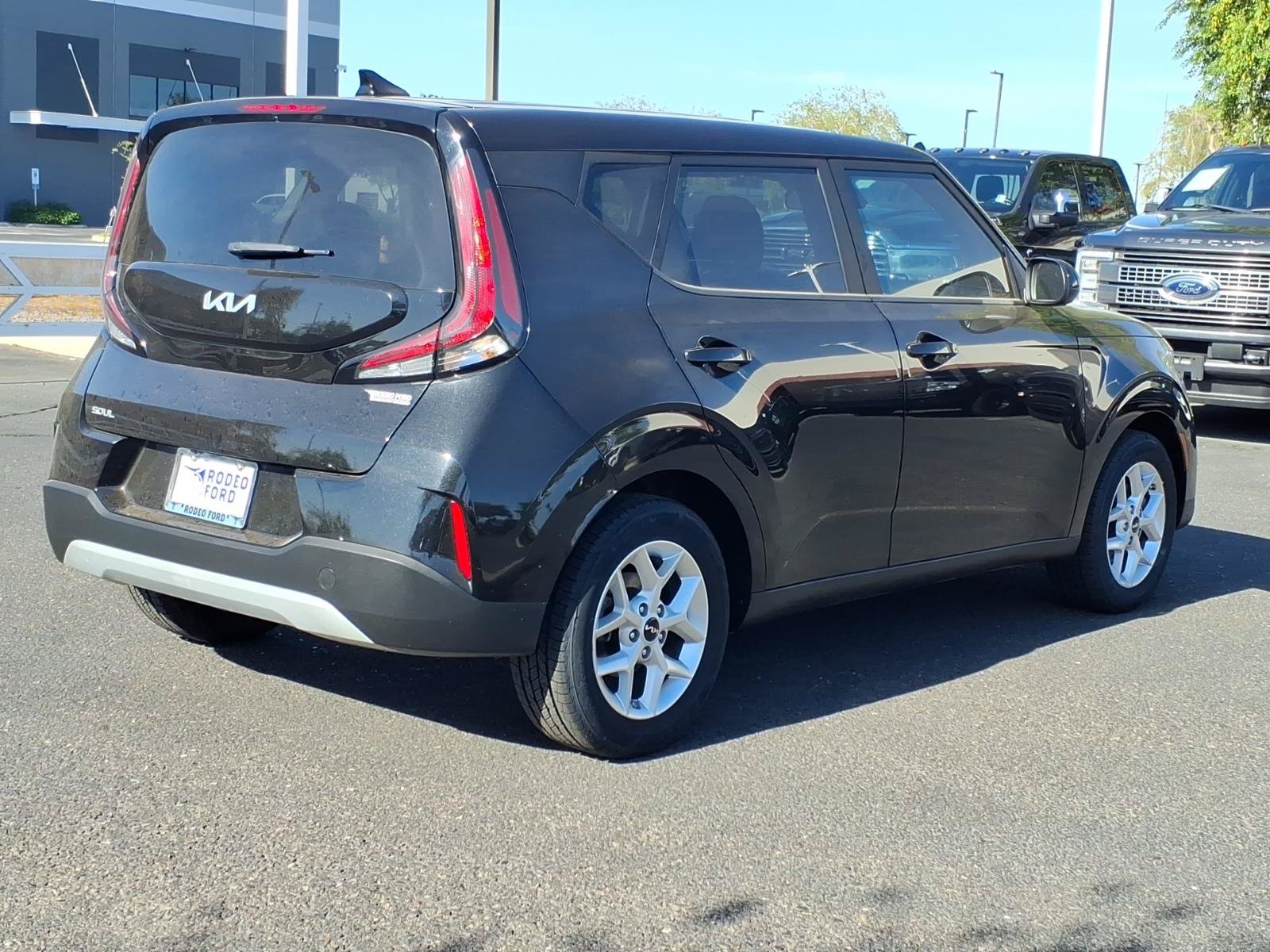 Used 2023 Kia Soul LX w/ LX Technology Package FWD image 5