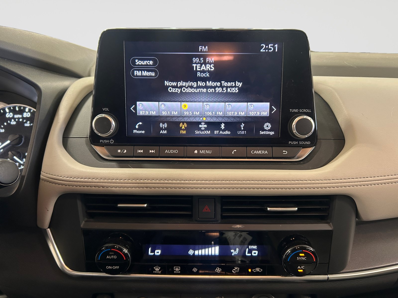 Used 2023 Nissan Rogue SV AWD/4WD image 15