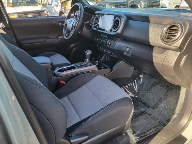 Used 2023 Toyota Tacoma TRD Off-Road w/ Black Out Package (TMS) AWD/4WD image 18