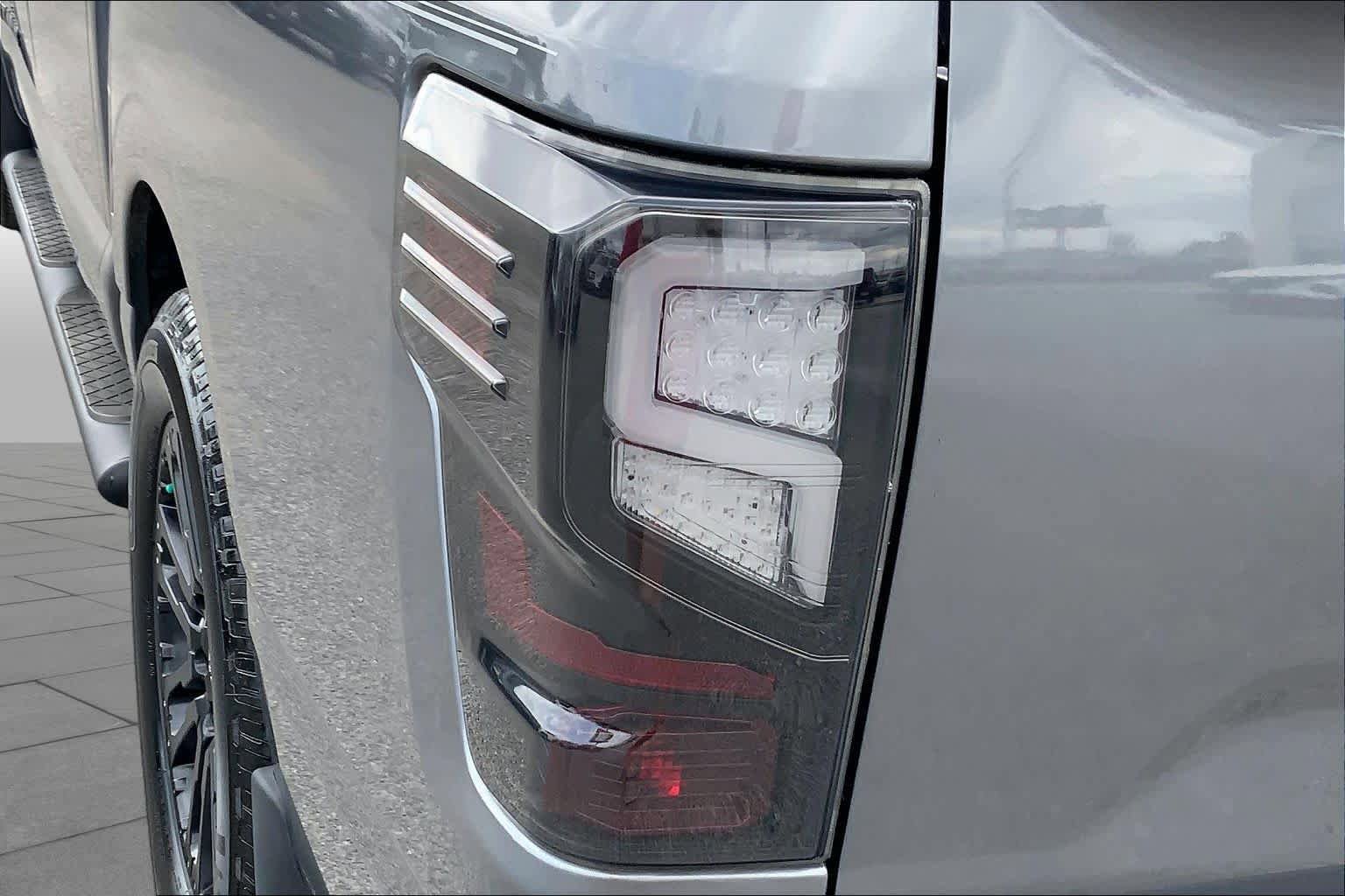 Used 2019 Nissan Titan SV w/ SV Convenience Package RWD image 28