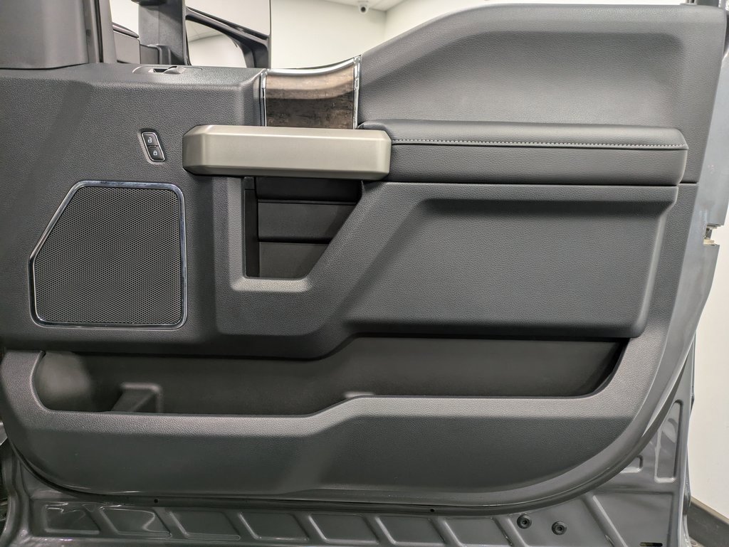 Certified 2022 Ford F250 Lariat w/ Chrome Package image 27