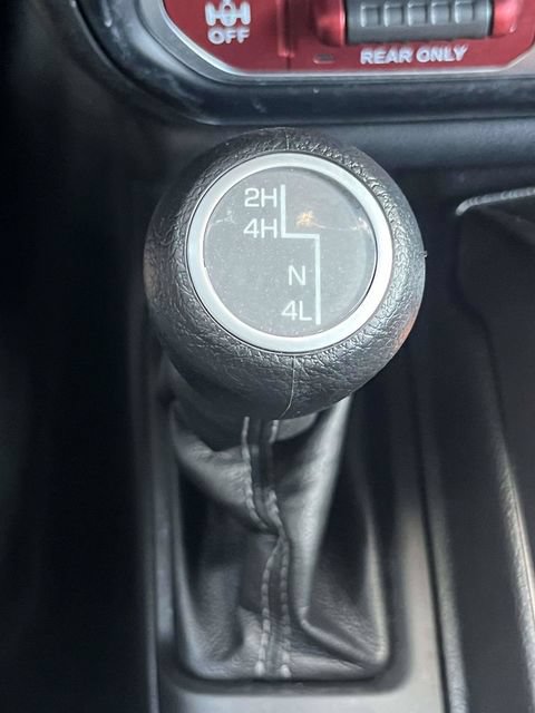 Used 2024 Jeep Wrangler Unlimited Rubicon w/ Technology Group AWD/4WD image 29