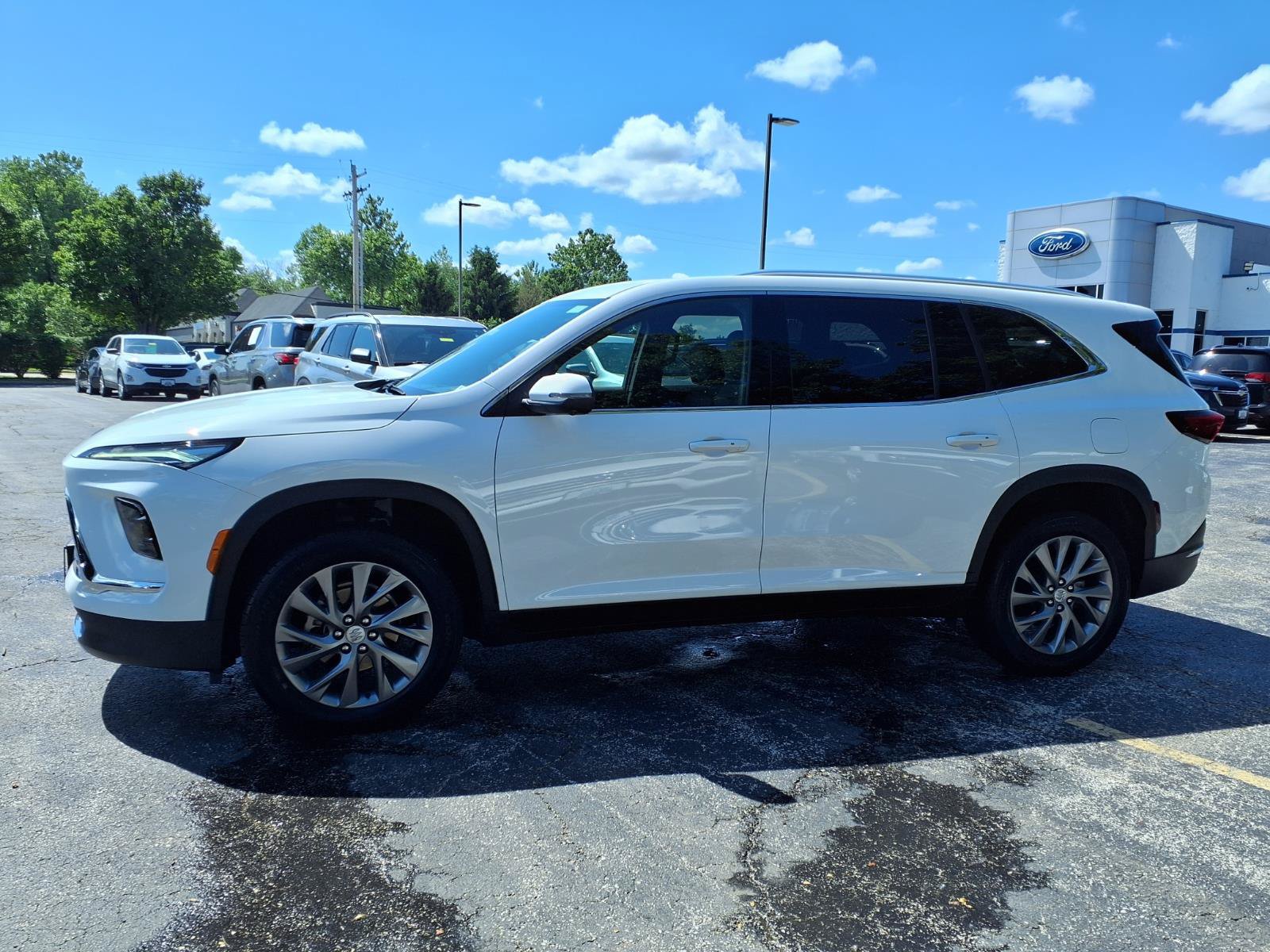 Used 2025 Buick Enclave Preferred FWD image 23