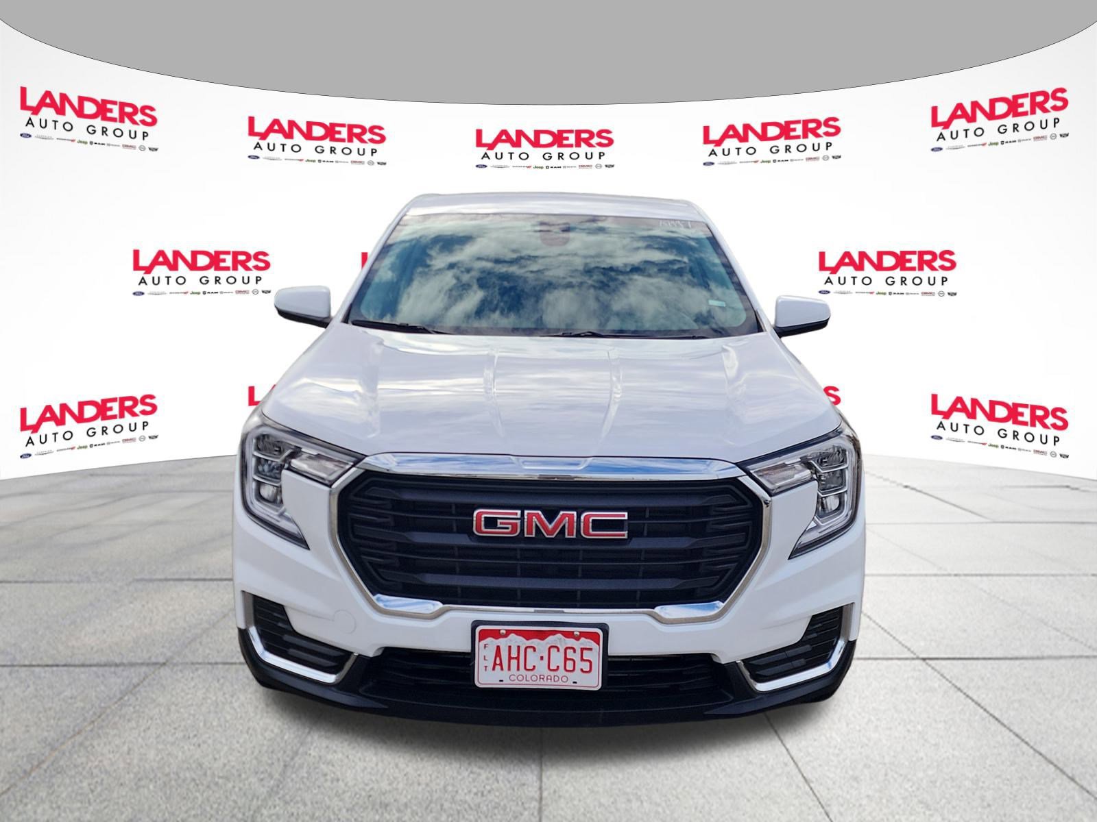 Used 2024 GMC Terrain SLE image 8