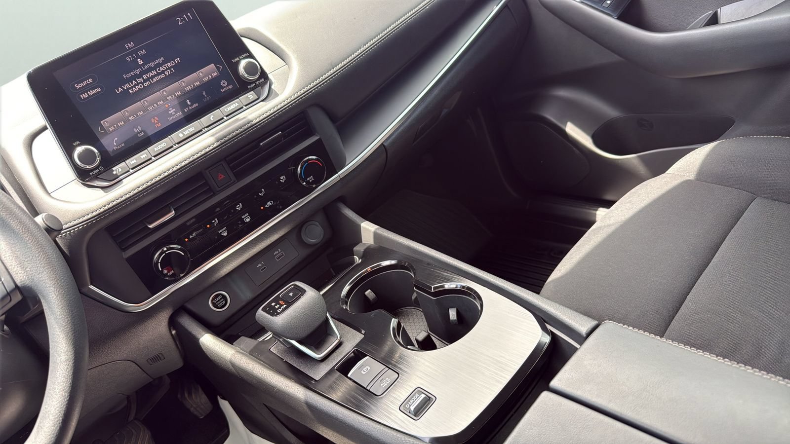 Used 2023 Nissan Rogue S FWD image 19
