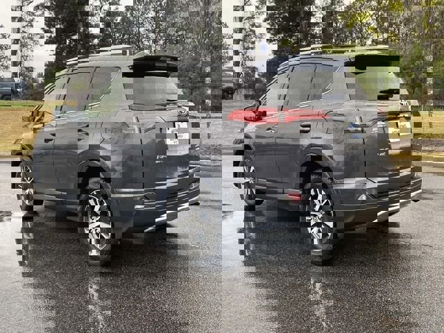 Used 2018 Toyota RAV4 XLE image 9