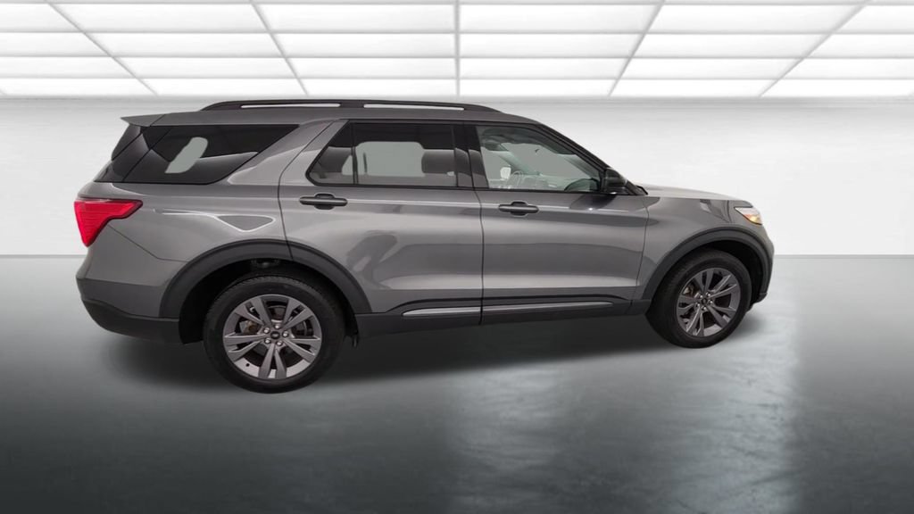 Certified 2024 Ford Explorer XLT w/ Equipment Group 202A AWD/4WD image 9