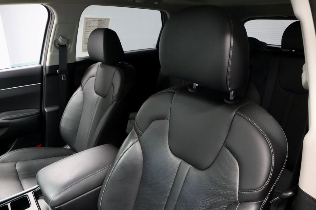 Used 2023 Kia Sorento S w/ Panoramic Sunroof Package image 30