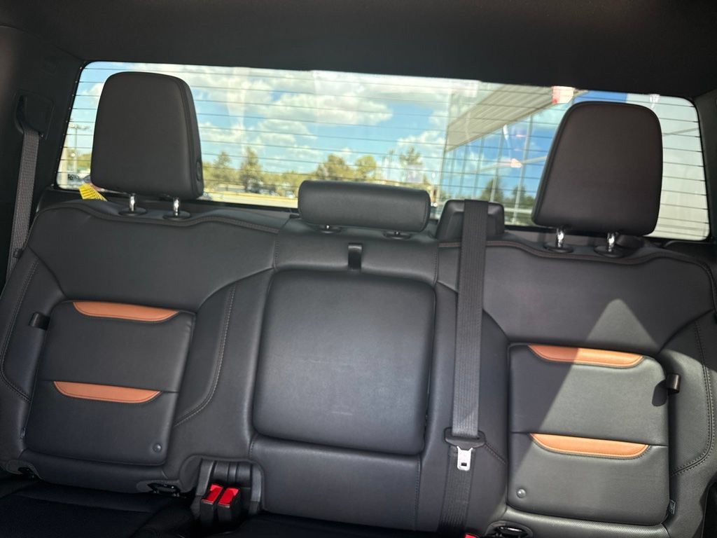 Used 2025 GMC Sierra 2500 AT4 AWD/4WD image 15