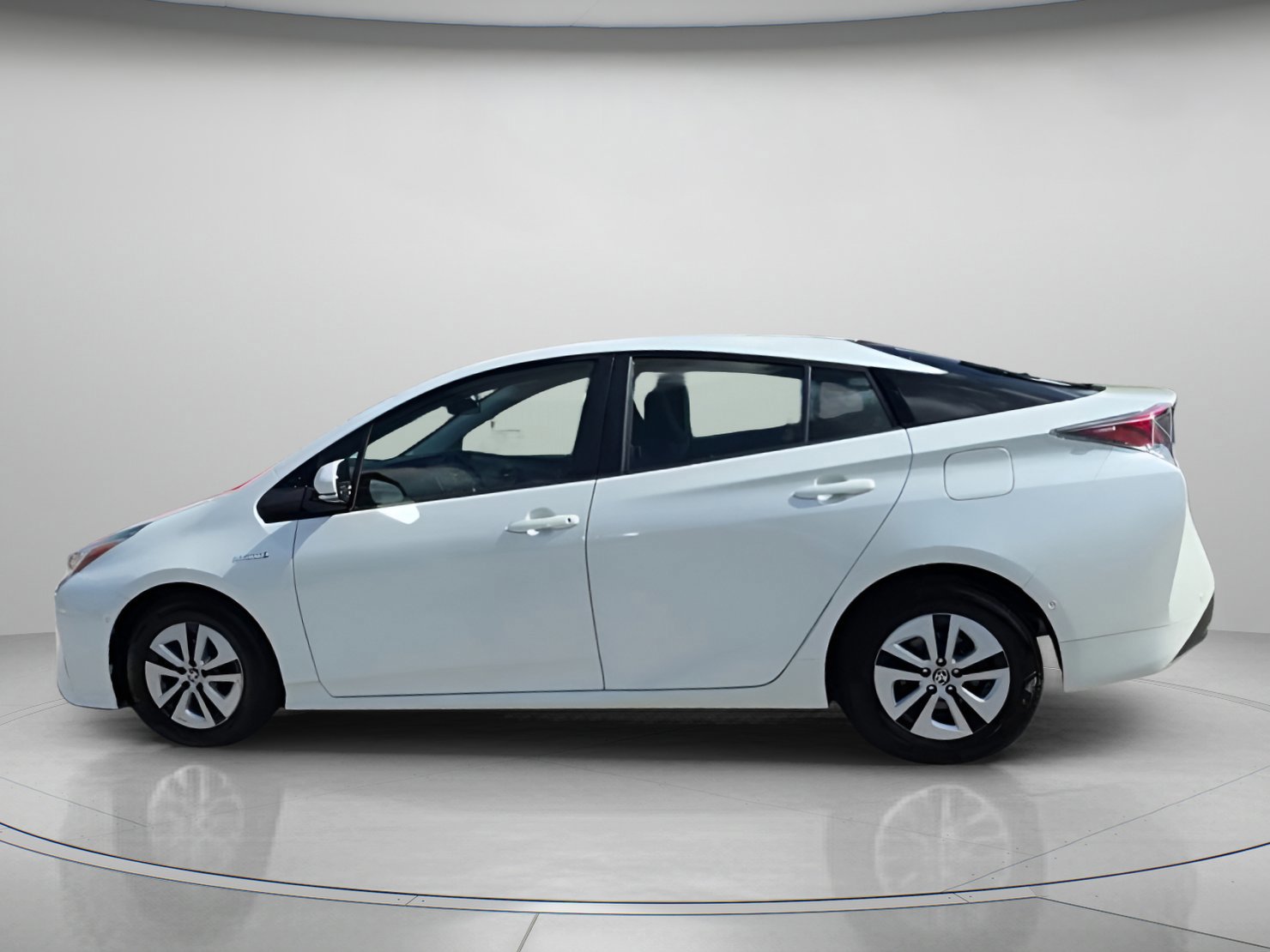 Used 2017 Toyota Prius Four image 11