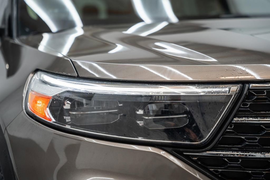 Certified 2021 Ford Explorer XLT w/ Equipment Group 202A image 15