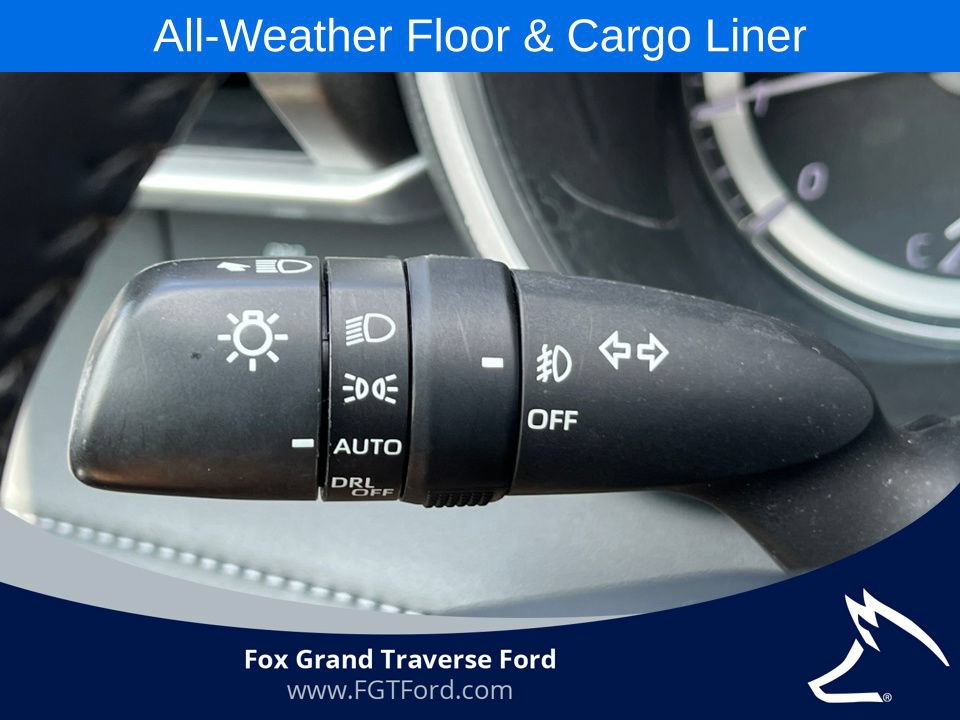 Used 2022 Toyota Highlander XLE AWD/4WD image 19