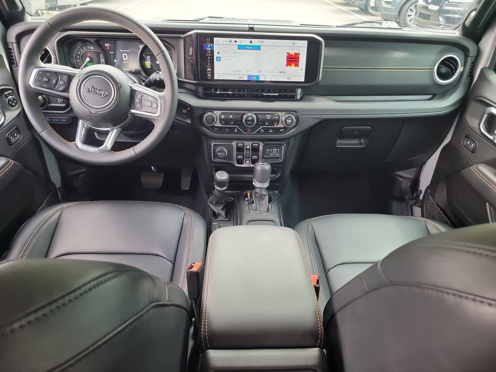 Used 2024 Jeep Wrangler Unlimited Sahara w/ Technology Group AWD/4WD image 12